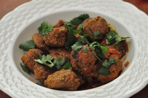 The one dish that it would be a crime to miss while visiting goa has to be their fish curry. Goan Meat Ball Curry | Recipe | Goan recipes, Indian food ...
