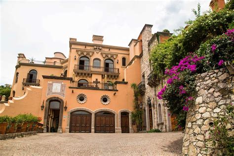 Founded in the 16th century, san miguel de allende is known for old world charm and first world. Take a spin through a Houston designer's Mexico mansion