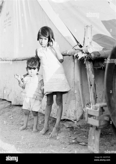 Barefoot Children Refugees Black And White Stock Photos And Images Alamy
