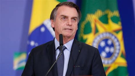Jair bolsonaro, brazilian politician who was elected president of brazil in october 2018. Bolsonaro assina medida provisória para extinguir o Seguro ...