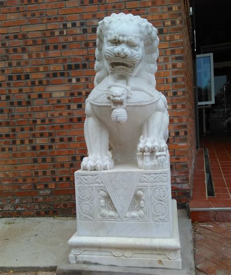 Chinese Style Gate Guardian Lions Chinese Carved Stone Lion Sculpture