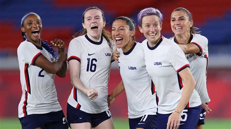 The Us Mens And Womens Soccer Teams Will Be Paid Equally Under A New Deal Npr