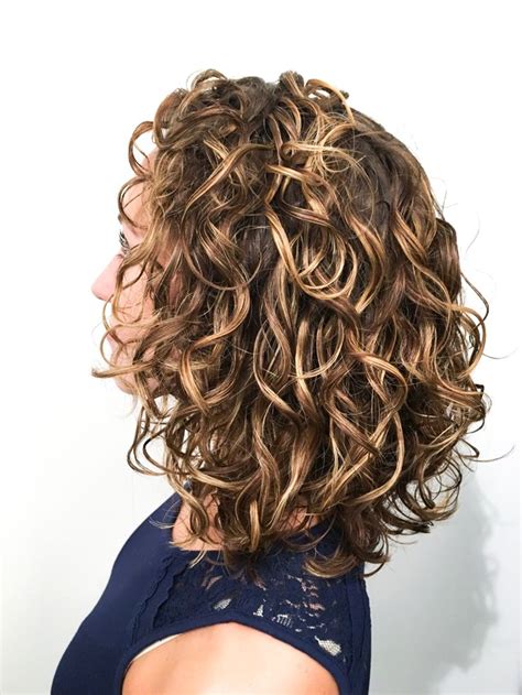 Shoulder Length Naturally Curly Bob Fashion Style