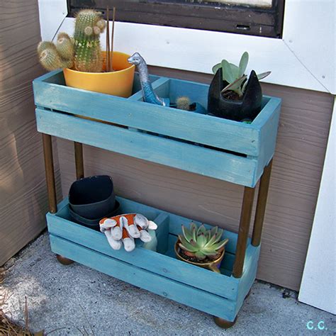 There are a lot of cool woodworking projects about some easy wood ideas from wooden desks, shelves wooden clamps, trays and decorative articles to coffee table until then, we hope you have your fill of fun with these. 25 Easy DIY Woodworking Projects Anyone Can Make