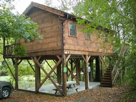 Conveniently located close to dollywood. river cabin | Townsend Tennessee River Cabins Rentals ...