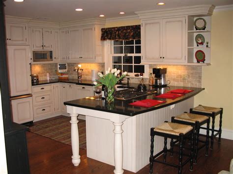 Your cabinet maker might work closely with a kitchen designer, builder, remodeling contractor or interior designer. 5 Tips for Refinishing Kitchen Cabinets - Concord Carpenter