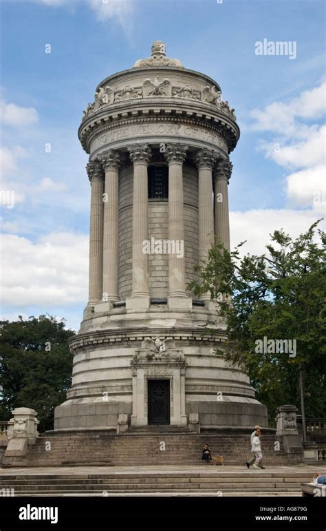 Soldiers And Sailors Monument On Riverside Dr In Manhattan