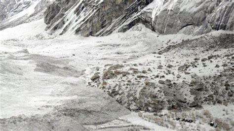 pakistan poursuite des recherches pour retrouver les 135 victimes de l avalanche du siachen