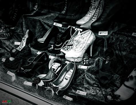 Warum verliert cinderella in dem märchen ihren schuh obwohl er ihr doch perfekt passt? fuer Cinderella Foto & Bild | schuhe, stillleben, motive ...