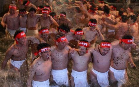 9 000 đàn ông dự lễ hội nude Nhật Bản