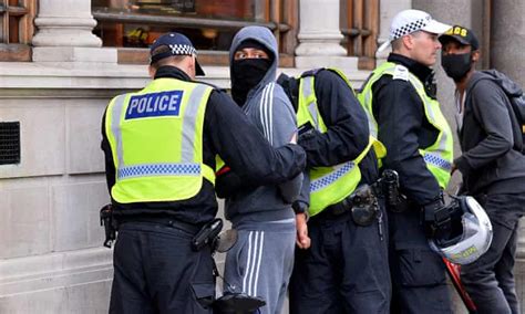 Stop And Search Use In London Rose 40 In Lockdown Figures Show Metropolitan Police The