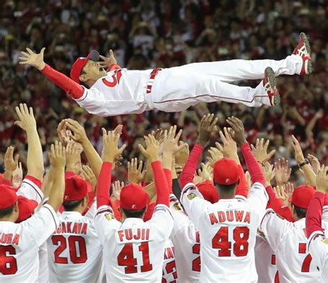 【プロ野球】２０２１年５月８日 中日×広島 #堂林翔太 #鈴木誠也 #carp #カープ #東スポ pic.twitter.com/4x9azblizl. 3年連続9度目のセ・リーグ優勝を決め、胴上げさ…：広島カープ ...