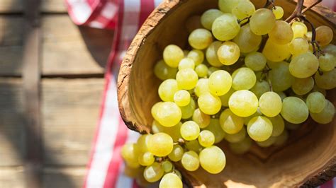 Top 16 Health Benefits Of Eating Grapes