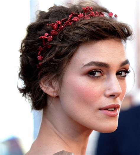 Bridal hairstyles for short hair include romantic updos, glamorous old hollywood curls and unique hair accessories (headbands, barrettes and flower crowns), as seen in some of our favorite short. Best Indian Bridal Hairstyles For Short Hair Ever!