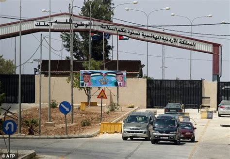 Jordan Reopens Main Border Post With Syria After 3 Years Daily Mail