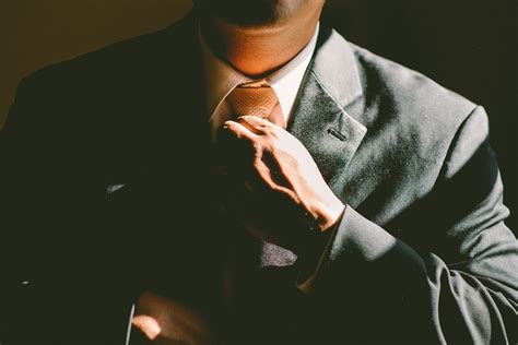 Il représente ainsi une ou plusieurs sociétés, dont il vend les produits. Quelques astuces pour trouver un bon commercial ...