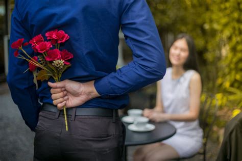 Romantic Ways To Give Flowers To Your Lady Love The Washington Note