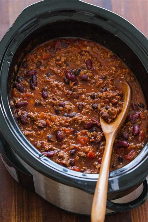 An easy crockpot chili recipe with Ground Beef, beans, tomato sauce ...