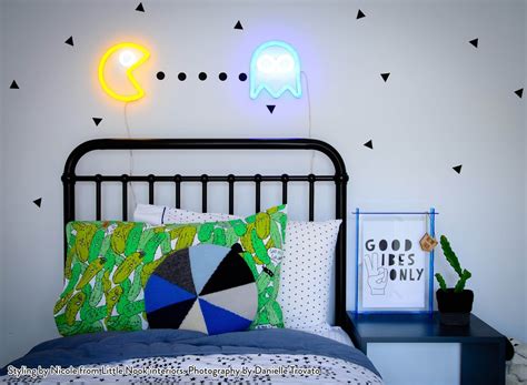 Retro Neon Bedroom Ideas Pin By Vivi On Room In 2020 Neon Room Room