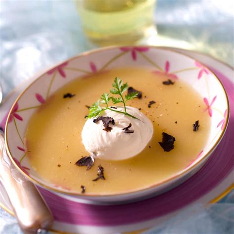 La meilleure recette d'entrée végétarienne! Velouté de céleri aux truffes | Recette | Recette entrée ...