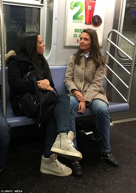 Katie Holmes Stops For A Selfie With A Commuter In New York Daily