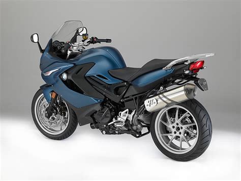 New look, a little more power, a different riding position, plus a host of improved technical changes. 2017 BMW F800GT Review