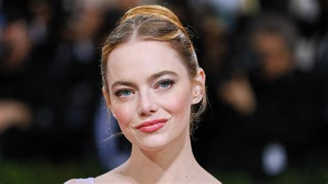 Emma Stone Went Blonde And Got An Asymmetric Bob And Its Like 2012 All Over Again — See The