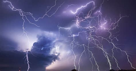 Casts a bolt of lightning at the target for 428 to 477 nature damage. Here's How to Photograph a Lightning Bolt | WIRED