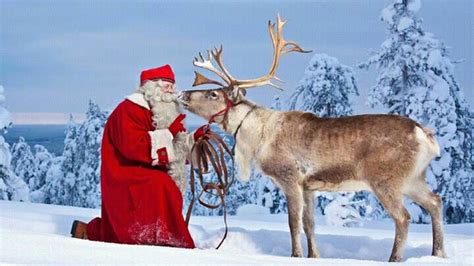 pin von lizette pretorius auf santa with reindeer rentiere weihnachtsmann weihnachtsszenen