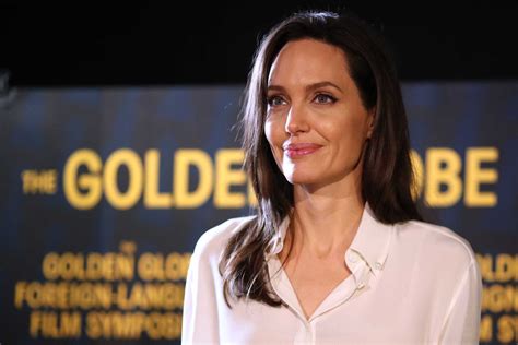 Angelina Jolie Prima Pela Simplicidade Em Evento Em Hollywood