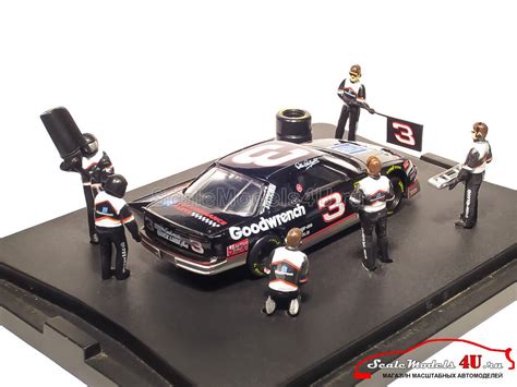 Yes, each pit stop is a mad sprint, but each is also part of a marathon race, in a marathon season: Масштабная модель автомобиля Chevrolet Lumina NASCAR Pit ...