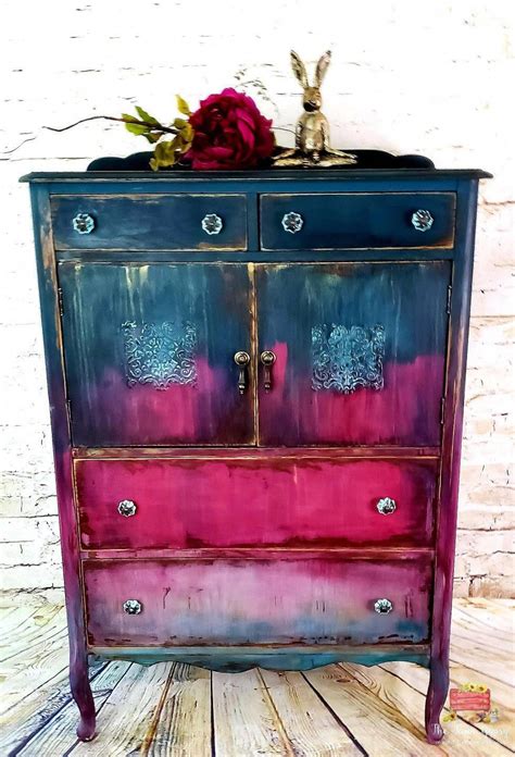 Idées de meubles peints peinturecraie Furniture makeover diy Antique cabinets Funky furniture