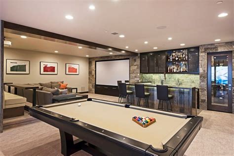 Transitional Game Room with Carpet, High ceiling | Déco ...