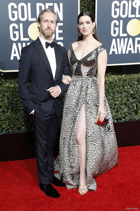 Anne Hathaway Et Son Mari Adam Shulman Au Photocall De La 76ème