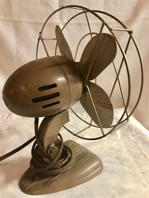 Vintage 1930s Mocha Brown Electric Metal Desktable Fan