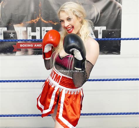 Boxing Harley Quinn Cosplay By Boxingwrestling On Deviantart