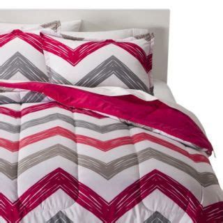 The comforter features a black, white and pink floral print and reverses to a black and white. Room Essentials Reversible Chevron Comforter Pink (Twin ...