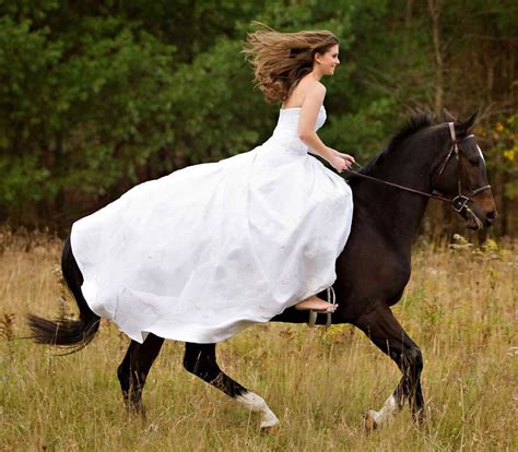 A Model Posing As A Bride On Horseback Horse Wedding Horses Horse