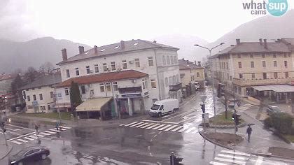 „szczepienie nastolatków w wieku od 12 lat będzie możliwe jeszcze w czerwcu bieżącego roku, zasugerował prezes urzędu rejestracji produktów leczniczych, wyrobów medycznych i produktów biobójczych grzegorz cessak. Kamera Tolmin - Trg maršala - Słowenia - SpotCameras