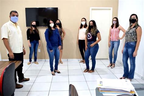 Mais de 32.601 vagas, além de cadastro de reserva. Professores aprovados no concurso público de 2019 tomam ...