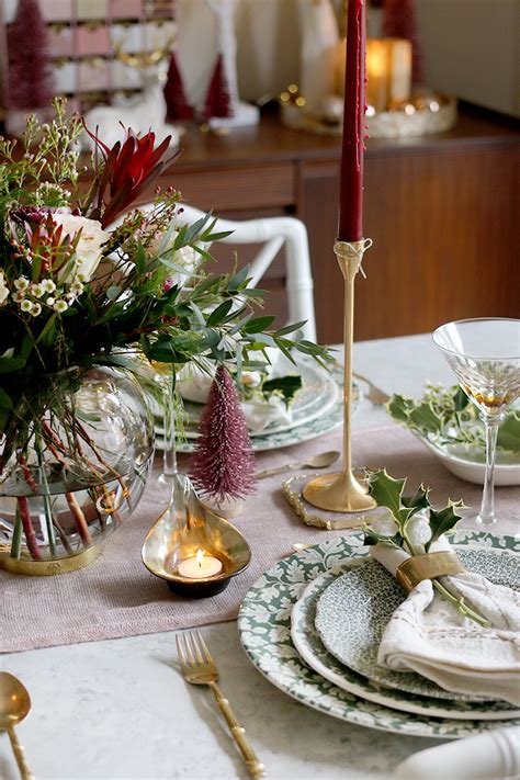 Start with a dinner plate, then place a. My 2018 Christmas Dinner Table Setting - Swoon Worthy