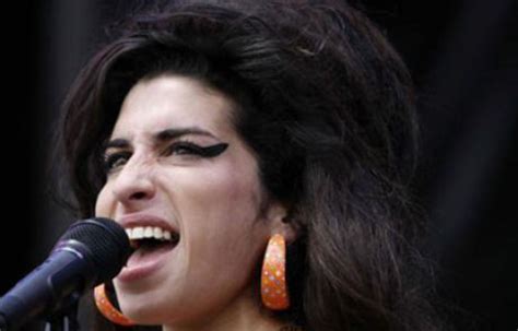 Amy Winehouse A Se Tirer Les Cheveux