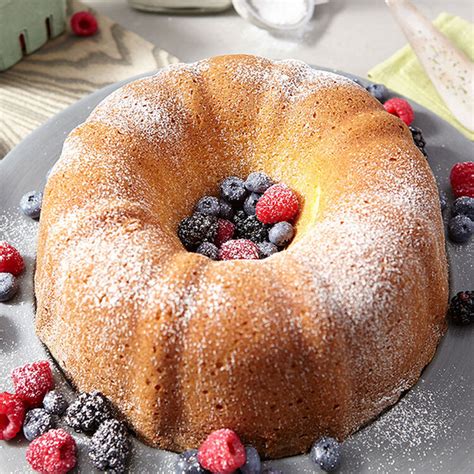 Unbelievably delicious lemon pound cake that's lightened up with half the sugar and all the richness. Classic Pound Cake | Wilton