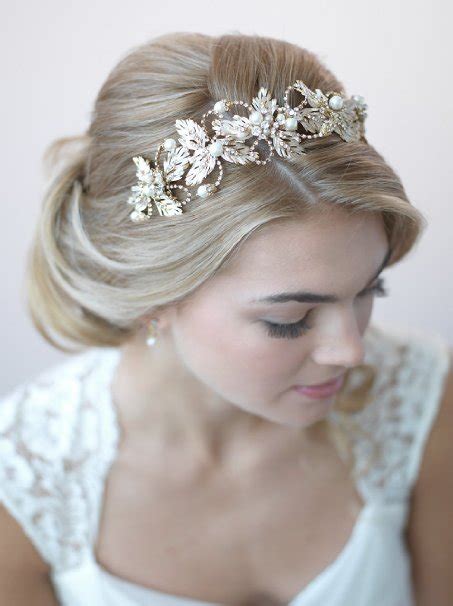 20 Breath Taking Wedding Hair Accessories To Embrace