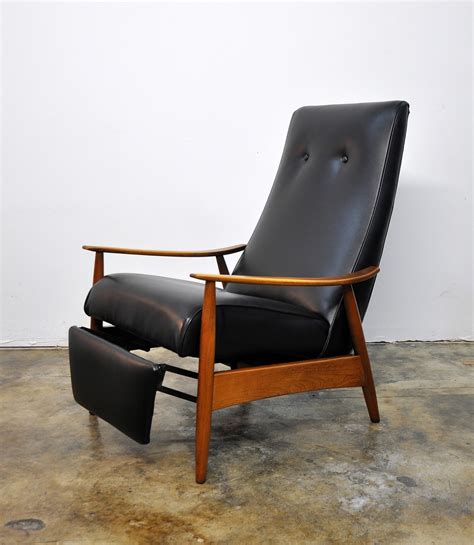 Timeless modern design since 1953. SELECT MODERN: Milo Baughman Recliner 74 Lounge Chair