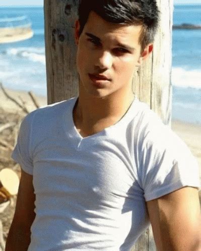 Taylor Lautner Hot Gif Taylor Lautner Hot Boy Descubre Comparte Gifs