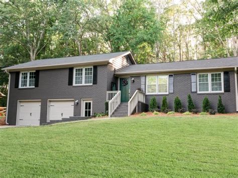 Every year, people adopt new trends to ensure that their homes remain stylish. What Color Should You Paint Your Exterior Trim? Here Are ...