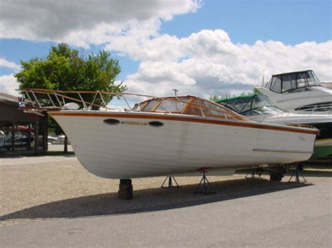 It's like living in an apartment house. Windsor Craft 1992 for sale for $90,000 - Boats-from-USA.com