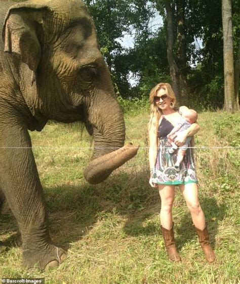 Circus Entertainer Claims That Her Best Friend Is An Elephant Daily