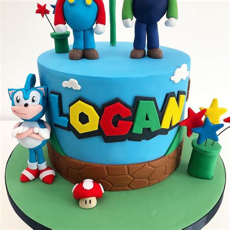 This popular protagonist of sonic the hedgehog series, being a hot favorite among children is seen sitting on most birthday cakes. Mario And Luigi Birthday Cakes - Spielzeug Super Mario ...